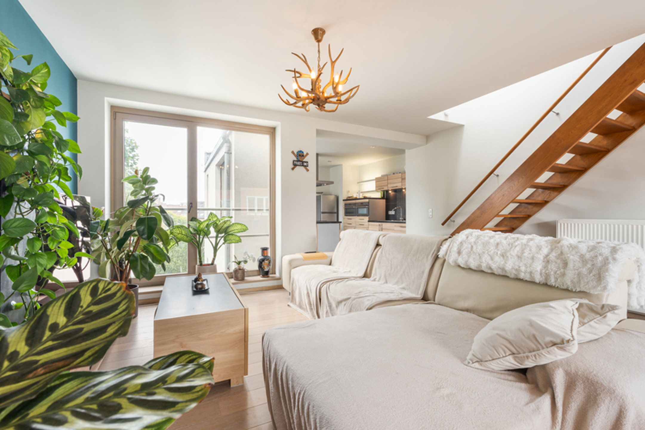 Ruim duplex-appartement met terras en inbegrepen staanplaats - foto 5