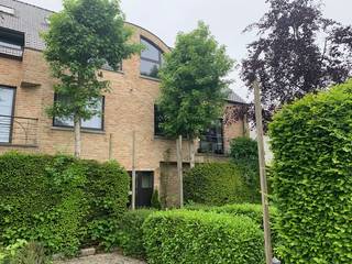 Deze duplex op de tweede verdieping is gelegen in het groene en rustige Serskamp en biedt een ideale combinatie van comfort en ruimte.Dankzij de...