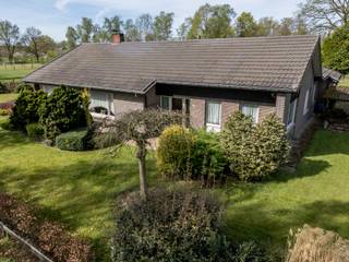 Rustig gelegen woning op een perceel van 31 are vlakbij Geel-Bel. De indeling is als volgt nl. 3 slpks, woonkamer-keuken, aparte inkomhal,...