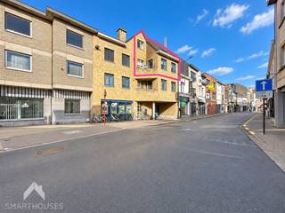 <p><span>Well-maintained duplex apartment in the heart of the city, offering spacious, bright and move-in ready accommodation.</span></p>
<p><span>The apartment features an entrance hall with cloakroom and separate toilet, a cosy living and dining area, a fully equipped kitchen with breakfast area, a sunny terrace with open views, a laundry/storage room, a first bedroom and a fitted bathroom with double washbasin and bathtub with shower option.</span></p>
<p><span>Upstairs are 2 additional bedrooms, an office, a storage room, a separate toilet and a hatch providing access to the storage attic.</span></p>
<p><strong><span>Additional features:</span></strong></p>
<ul>
<li>
<p><span>Energy-efficient</span></p>
</li>
<li>
<p><span>Compliant electrical installation</span></p>
</li>
<li>
<p><span>Spacious and bright apartment</span></p>
</li>
<li>
<p><span>Option to rent a parking space within the residence</span></p>
</li>
<li>
<p><span>Walking distance to schools, shops and public transport</span></p>
</li>
<li>
<p><span>Central location between Mechelen, Antwerp and Brussels</span></p>
</li>
<li>
<p><span>Close to scenic walking and cycling routes</span></p>
</li>
<li>
<p><span>Move-in ready</span></p>
</li>
</ul>
<p><span>This apartment is for sale WITHOUT an estate agent through the Smart Houses concept! For more information or to arrange a viewing, contact the owner directly at +32485318291.</span></p>