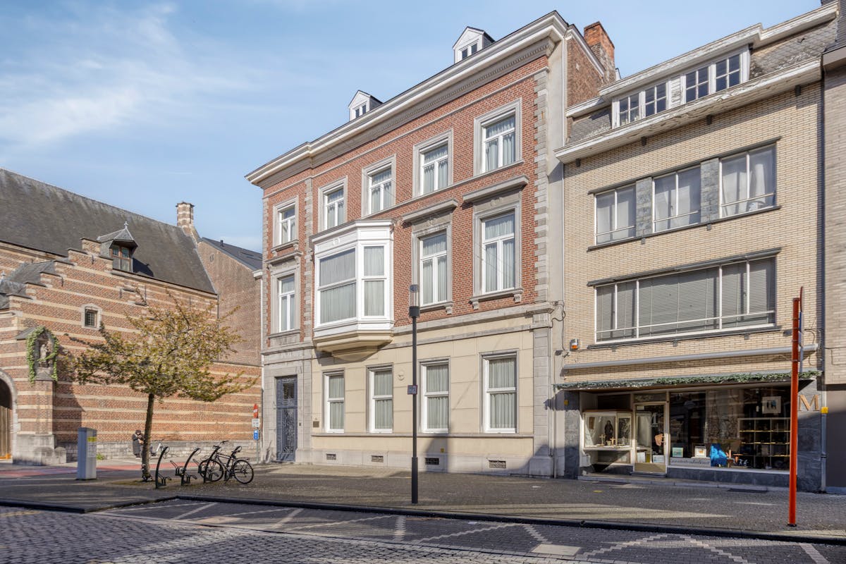 Handelsgelijkvloers te huur – Karaktervol pand (+200 m²) met parking in centrum Hasselt - foto 4