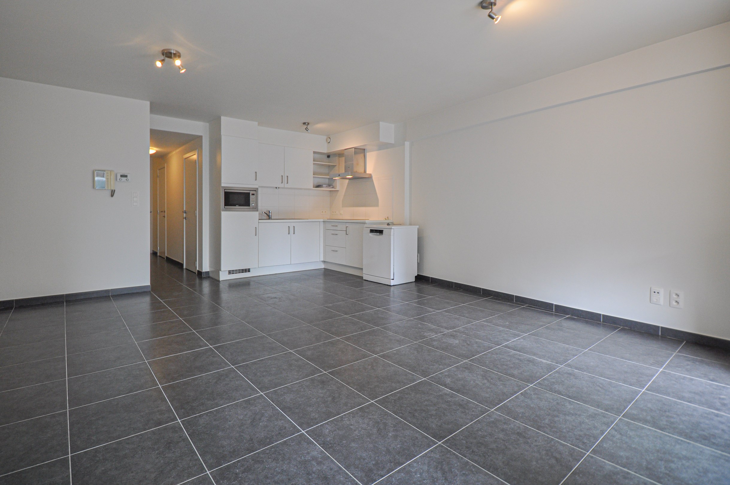 Centraal gelegen appartement met zijdelings zeezicht in het commercieel centrum. - foto 5