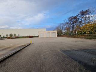 Magazijn 2G - 650m²<br /><br />- bedrijfspand te huur<br />- 650m² magazijn<br />- nutsvoorzieningen<br />- 1 poort<br /><br />
<p>Hier dienen nog wel wat infra werken voor te gebeuren (kan dus op maat van verhuurder)</p>