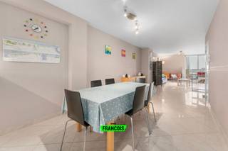 Welkom in dit prachtige duplexappartement van 122 m², gelegen in de Duinenweg 383, Middelkerke. Deze ruime en lichtrijke woonst biedt 3 volwaardige slaapkamers, een ruime badkamer en is perfect voor wie op zoek is naar een comfortabele thuis aan de kust.<br /><br />De grote leefruimte geniet van veel natuurlijk licht en sluit naadloos aan op de open keuken, ideaal voor gezellige momenten met familie en vrienden. Het appartement maakt deel uit van een residentie met lift, wat zorgt voor extra comfort en toegankelijkheid.<br /><br />De ruime oppervlakte van 122 m² biedt alle nodige ruimte voor een aangename woonervaring.<br /><br />Mis deze kans niet om te wonen in een stijlvol en ruim duplexappartement op een toplocatie vlakbij centrum en strand!<br /><br />Interesse? Neem vandaag nog contact op voor meer informatie of een bezoek! Mail naar inti@immofrancois.be<br /><br /> of bel 0499 74 89 74.<br /><br />