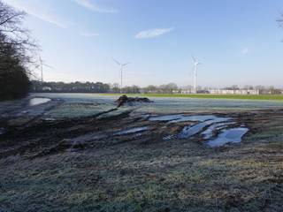 19 percelen grond met een totale oppervlakte van 8 ha 92a 99ca, gelegen in zone voor milieu belastende industrieën aan de 'Magermanse Heide'...