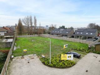 Ontdek dit rustig gelegen villaperceel in de gezellige dorpskern van Oekene, deelgemeente van Roeselare. Je woont er op fietsafstand van...