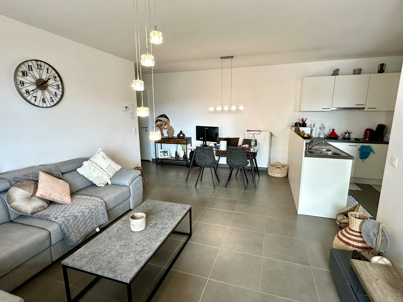 Recent 2 slaapkamer appartement met terras en staanplaats - foto 4