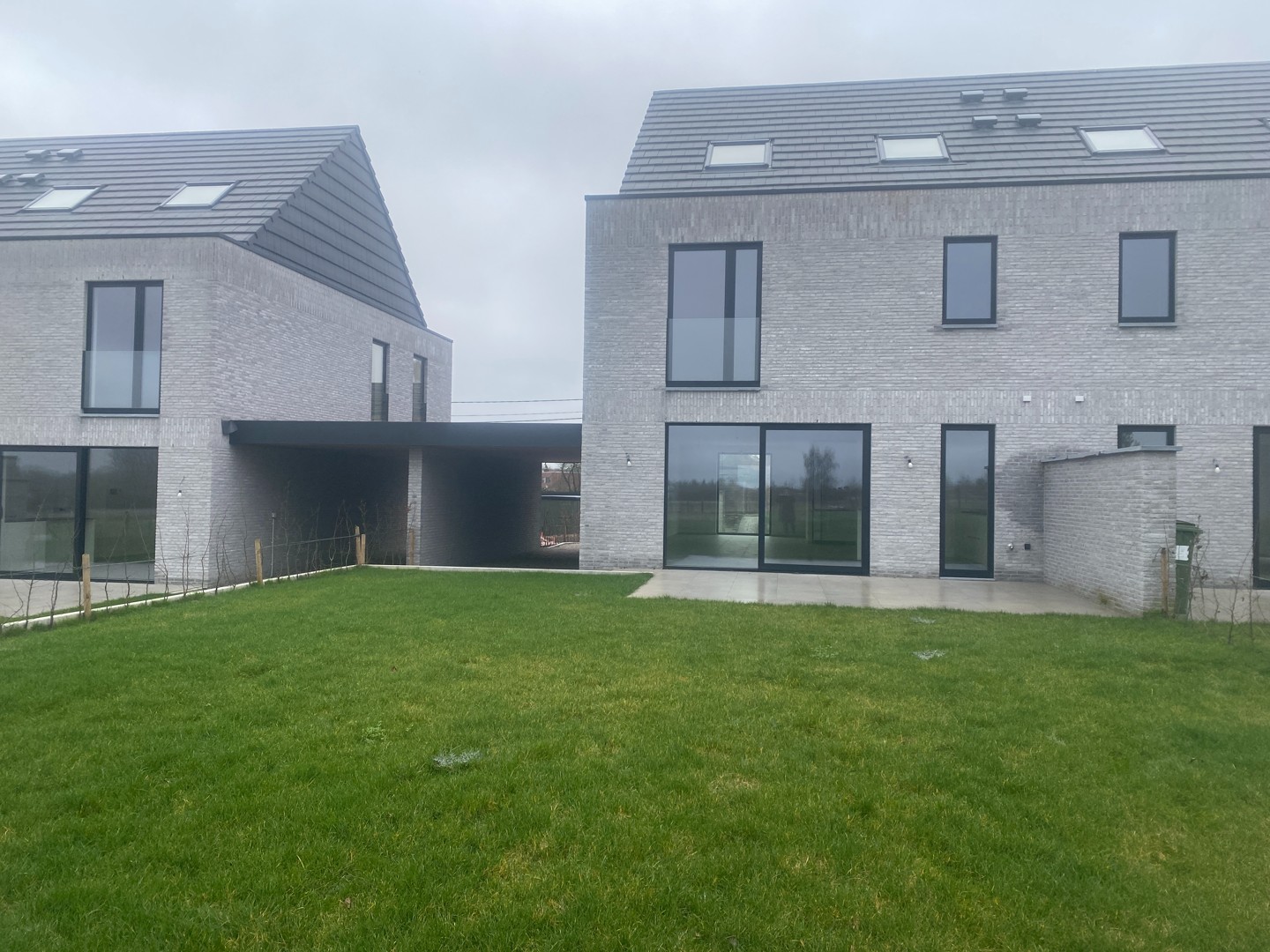 Moderne nieuwbouwwoning met 3 slaapkamers en garage - foto 2