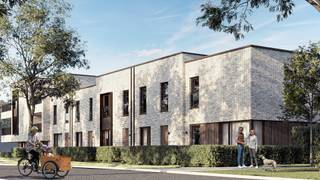 <p>Prachtige nieuwbouwwoning met 3 slaapkamers en private tuin. De woning is voorzien van een carport en alle voorzieningen.</p>

<p><u><strong>Totaalprijs inclusief carport &amp;amp; kosten (notaris, btw, ...): €447.511,-</strong></u></p>

<p><strong>Welkom in woonkwartier Willem II – wonen in het hart van Pelt</strong></p>

<p>Ontdek Willem II: een duurzame, eigentijdse woonbuurt op de historische site van een oude sigarenfabriek. Hier woon je slim, stijlvol en toekomstgericht in het bruisende centrum van Pelt.</p>

<p><strong>Nu te koop: 9 woningen en 8 appartementen</strong></p>

<p><strong>Binnenkort beschikbaar: royale appartementen en penthouses met uitzicht op groen. Schrijf je in op onze wachtlijst!</strong></p>

<ul><li>Doordachte indeling met veel licht en ruimte</li><li>Groene, centrale binnentuin als ontmoetingsplek</li><li>Zonnige terrassen en hoogwaardige afwerking</li><li>Energiezuinig met E-peil 20: geothermische warmtepomp, vloerverwarming en zonnepanelen</li></ul>

<p><strong>Ook interessant voor investeerders:</strong> woningen en appartementen met aantrekkelijk rendement.</p>

<p> </p>

<p>Aankoop onder BTW-stelsel: 12% op de grondwaarde &amp;amp; 21% op het constructie-aandeel.</p>

<p> </p>

<p>Extra inlichtingen te verkrijgen op kantoor:</p>

<p>011 64 64 80 - info@eratournier.be</p>