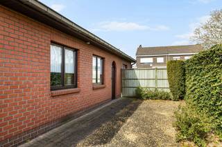TE KOOP IN OOSTKAMPWelkom in de Joosstraat 8!De troeven van dit pand zijn:- Asbestveilig- Niet al te grote woning met alles op het gelijkvloers dus...