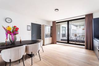 Antwerpen, de bruisende diamant aan de stroom, is een stad doordrenkt van geschiedenis, cultuur en gezelligheid. In de Minderbroedersstraat vloeit...