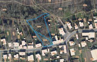 In de Maurits Noëstraat, tussen huisnummer 45 en 51, bevindt zich dit ruime perceel grond met een totale oppervlakte van 4.366 m².Het perceel geniet...