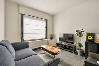 Deze ruime instapklare woning (EPC label C) is gelegen vlakbij het centrum van Roeselare.De indeling van deze woning is als volgt: * Gelijkvloerse...