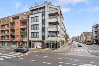 In het commerciële hart van Oostende vindt u deze grote handelsruimte. Het interieur is volledig afgewerkt en leent zich tot het uitbaten van...