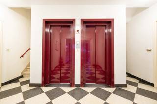 Dit appartement met 2 slaapkamers van ± 99 m², gelegen vlak bij de Europese wijk en het Jourdanplein, is een mooie kans, mits het...