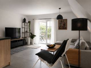 <p><span>De Pinte : Vous recherchez </span><span>un appartement convivial avec terrasse </span><span>à louer au cœur de De Pinte ? Alors ce bien pourrait vous intéresser.</span></p><p><span> </span></p><p><span>Ses principaux atouts en bref : </span></p><ul><li><span>Grand espace de vie avec cuisine ouverte et terrasse attenante</span></li><li><span>3 chambres et 2 salles de bains</span></li><li><span>Finitions durables</span></li><li><span>À quelques pas des commerces, de l'école et de la gare</span></li><li><span>Garage inclus</span></li></ul><p><span> </span></p><p><span>Agencement :</span></p><p><span>Hall d'entrée avec WC invités,  local technique/débarras, grand espace de vie et cuisine ouverte conviviale, accès à une terrasse couverte. 2 chambres avec salle de bains (douche et lavabo), chambre parentale avec grande salle de bains attenante (baignoire, lavabo et WC). À côté du complexe se trouve une place de parking privative. Il dispose également d’un débarras en sous-sol et d’un garage fermé. L’appartement fait partie d’une résidence à petite échelle. Il a été aménagé de manière durable et bénéficie d’une belle luminosité. Possibilité de reprendre une partie du mobilier, de l’éclairage et des rideaux. Prêt à emménager !</span></p><p><span> </span></p><p><span>Loyer : € 1 200 + €85 de charges communes, EGW à régler séparément.</span></p><p><span>E:67 - Disponible à partir du 1er mai.</span></p><p><span><br />Contactez l'agence immobilière Axel Lenaerts pour plus d'informations ou pour organiser une visite : 09/222 22 33 ou depinte@axellenaerts.be.</span></p><p><span> </span></p><p><span> </span></p>