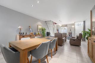 Te koop: instapklaar gesloten huis in Nieuwstraat 66, Lochristi, op korte afstand van invalswegen en in een groene, sociale omgeving. Deze woning...