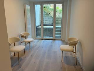 Located in one of Uccle’s most sought-after neighborhoods, this 130 m² professional space is exclusively intended for medical use. Nestled on...