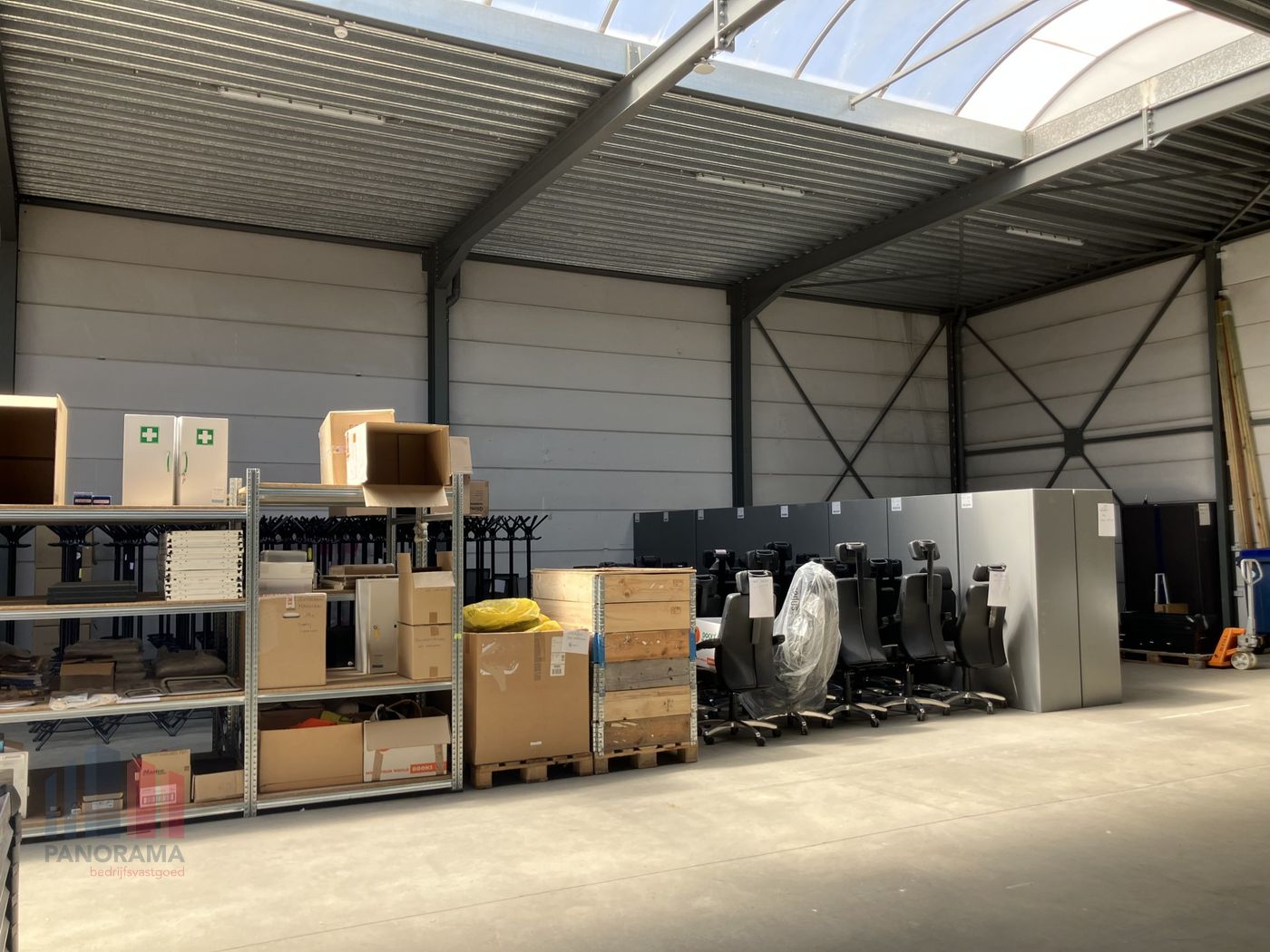 Magazijn van 399 m² te huur in Borgerhout – uitstekende ligging nabij Antwerpen-Oost - foto 2
