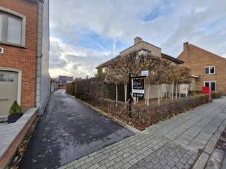 In het hart van Zeebrugge vinden we dit garagecomplex terug. De garages staan per stuk te koop. Een ideale kans voor investeerders die op zoek...