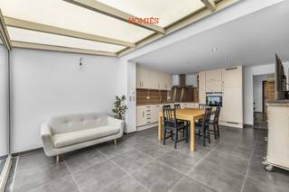 Met veel plezier stellen wij u deze recent van kop tot teen gerenoveerde woning voor, gelegen in de rustige, doch centrale Riddersstraat, pal in...