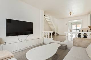 Welkom in jouw nieuwe thuis! Deze woning ontdek je in een rustige, residentiële straat in hartje Deurne. Een aangename woonomgeving met...
