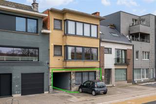 <p><span>Dit gezellig appartement is gelegen vlakbij het centrum en het station van Aalst. Dus ook bij vlakbij alle winkels, scholen en openbaar vervoer. </span></p><p><span>Het appartement heeft een gezellige leefruimte, toilet, keuken en slaapkamer met douche. </span></p><p><span>Er is ook nog een berging aanwezig naast een garage op de binnenkoer.</span></p><p><span> </span></p><p><span>Voor meer informatie of een bezoek, contacteert u Timothy van Immo Zone op het nummer 0474/ 41. 28. 40. </span></p><p><span> </span></p>