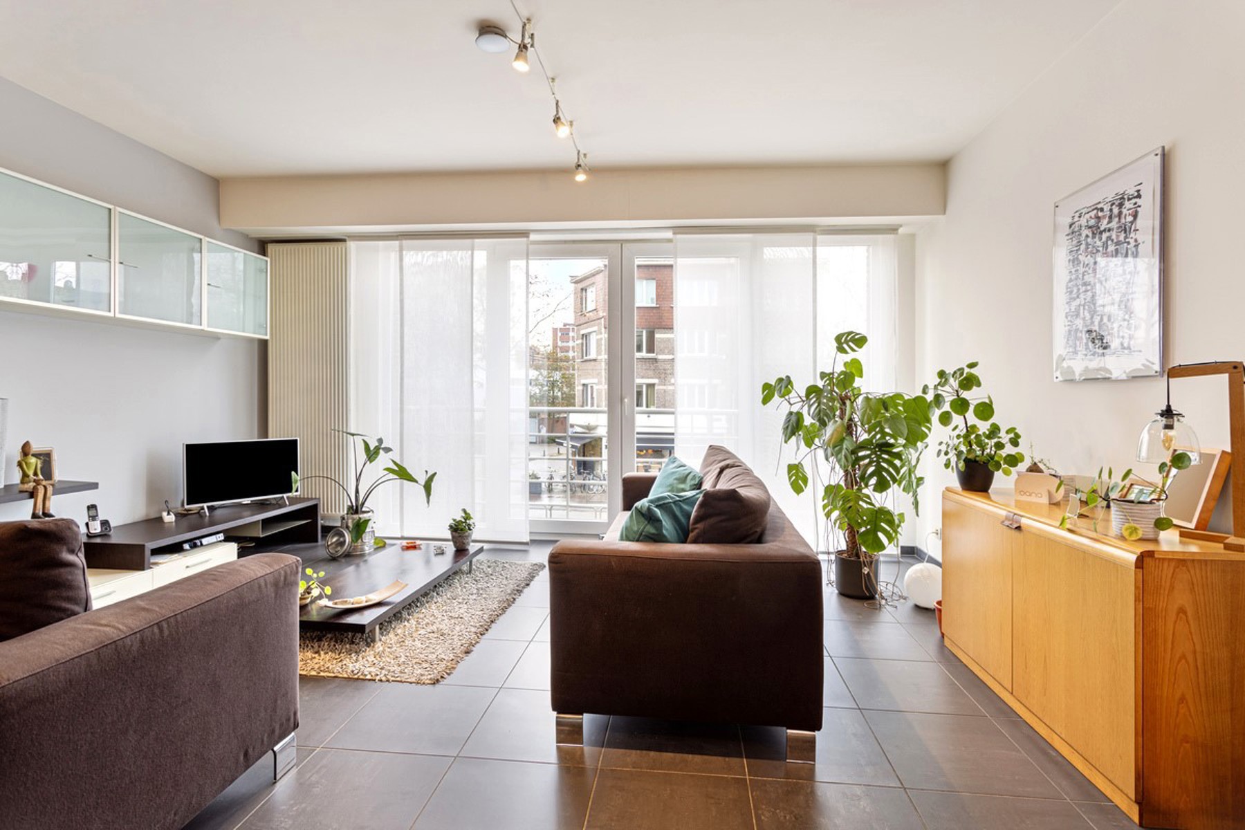 Appartement met 2 slaapkamers, terras en kelder - foto 2