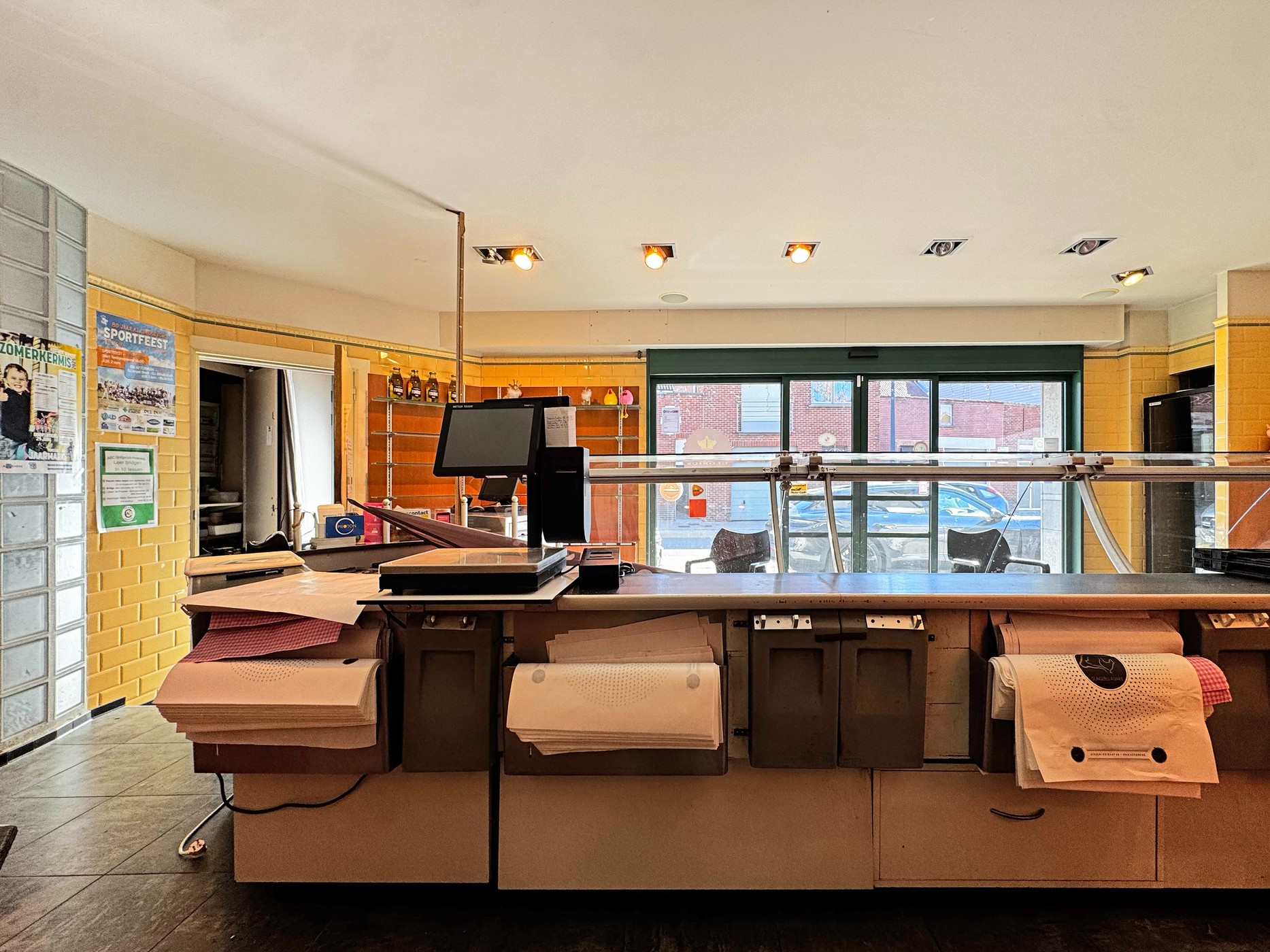 Woning en handelspand (beenhouwerij) + recent 2 slaapkamer appartement - foto 3