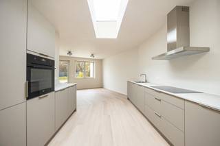 PRACHTIGE WONING MET 3 SLAAPKAMERS EN STADSTUIN IN HET CENTRUM VAN HASSELT (HOLLANDS VELD)!Deze prachtig totaal gerenoveerde woning uit 2025, gelegen...