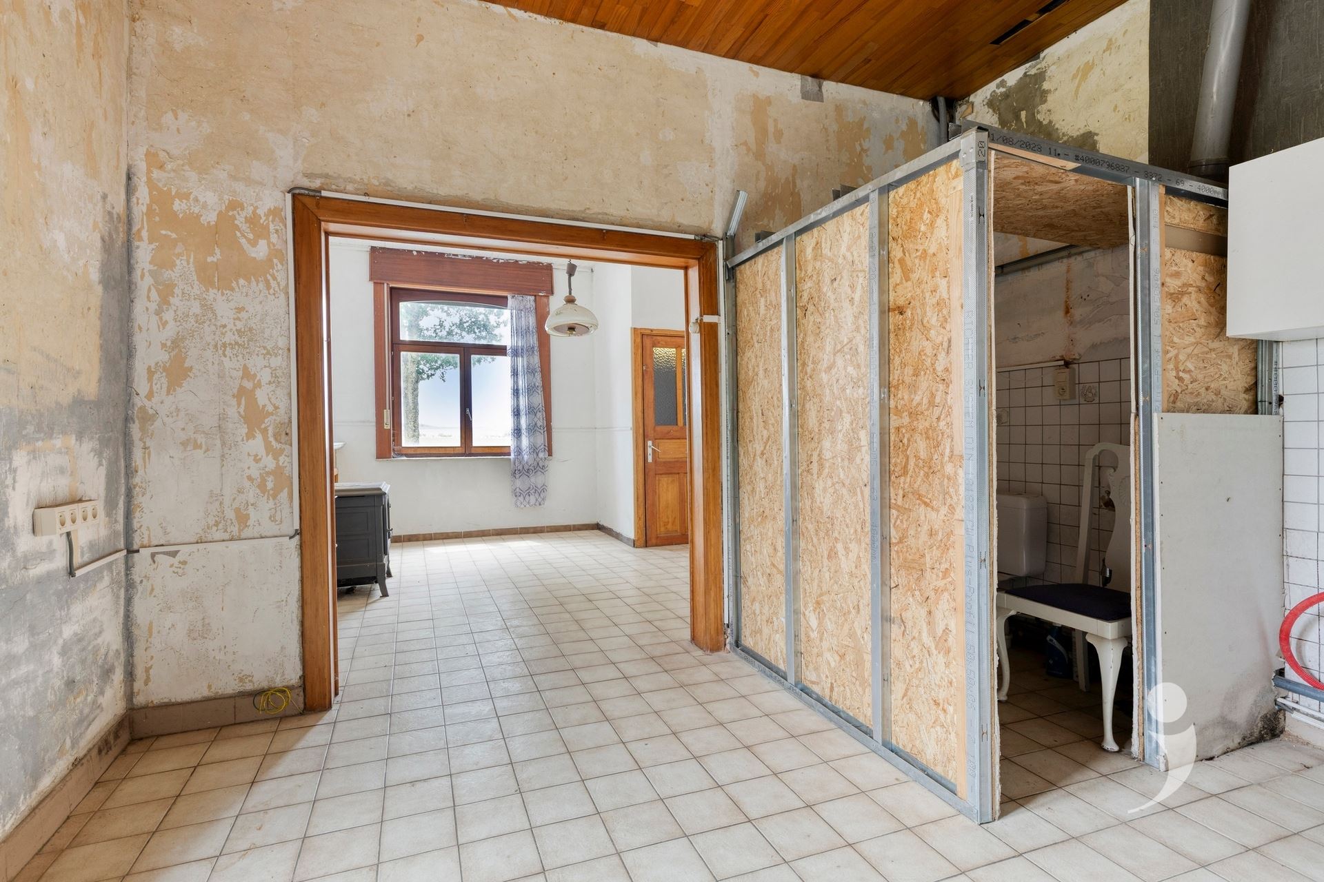 Ruime te renoveren woning met vergezicht - foto 5