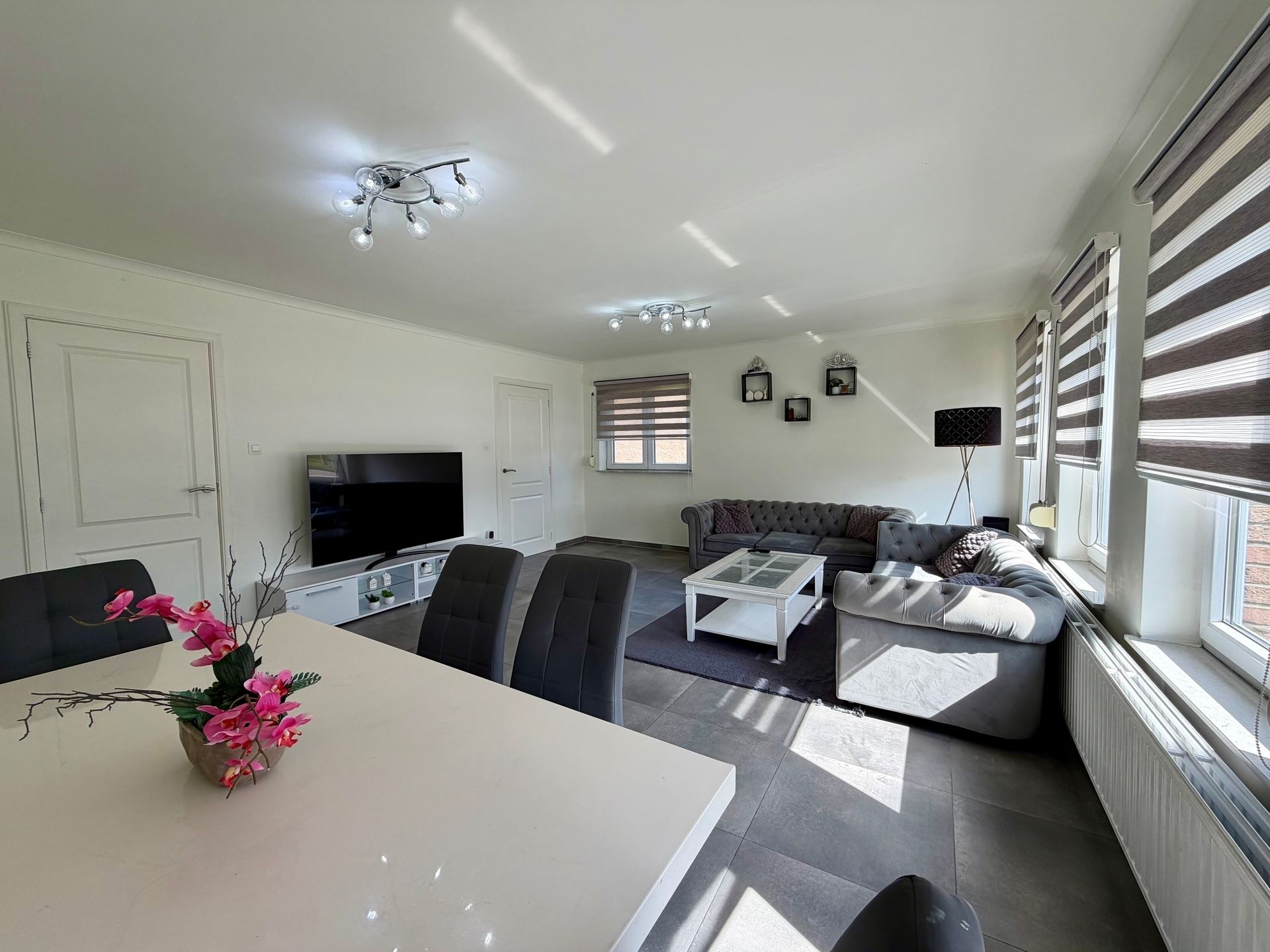 Ruim gelijkvloers appartement met 3 slaapkamers. - foto 4