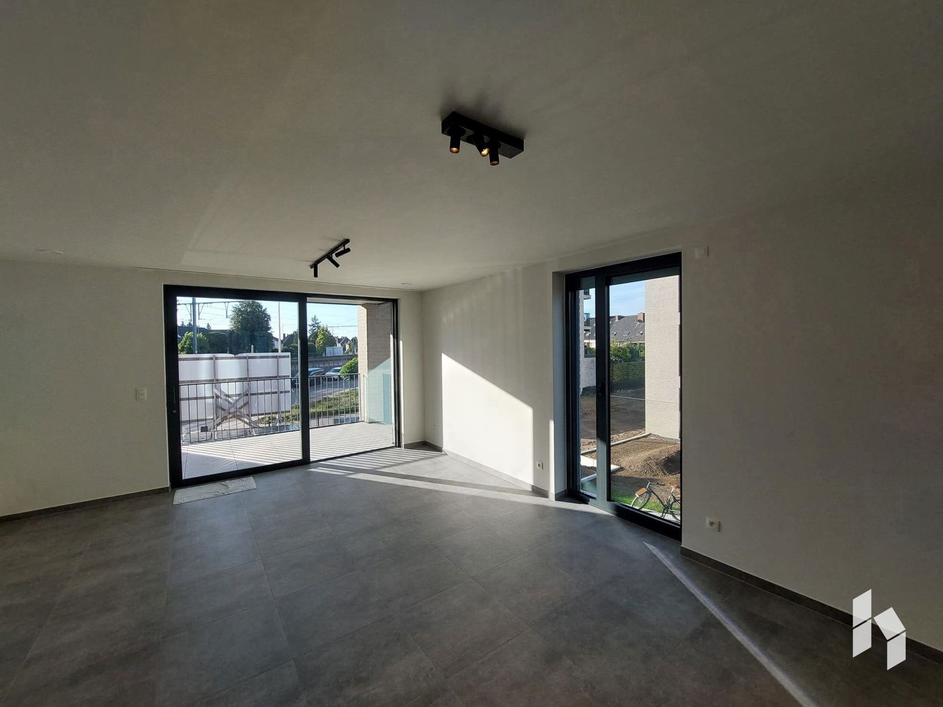 Modern ruim nieuwbouwappartement (105 m²) op de 1ste verdieping met 2 slaapkamers en terras in het centrum van Pelt! - foto 5