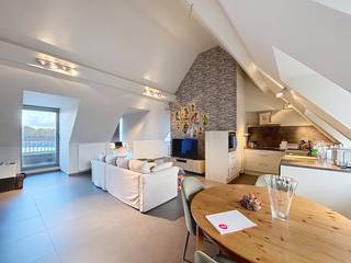 For rent: a cozy and spacious attic apartment on the 3rd floor of Sint-Pieterszuidstraat 61 in Bruges, with 2 bedrooms. The apartment is in...