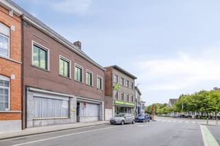 This commercial building with a total area of approximately 251 m² is located in the center of Gullegem. In the past, the building served as a jewelry store, with the commercial part facing the street. This layout ensures good visibility and accessibility, making the property suitable for various trading activities. The location in a lively and easily accessible neighborhood further enhances the commercial potential.At the same time, the building also offers residential opportunities. The structure and surface make it possible to transform the whole into a full-fledged home. With the right approach, a pleasant living space can be created here, with plenty of space for living and relaxing areas.Whether you are looking for a property for commercial purposes, or prefer a renovation into a private home, this property in Gullegem offers various options in a central location.This building may be subject to the renovation obligation imposed by the Flemish government for non-residential buildings. For more information, please visit the website of the Flemish Energy and Climate Agency at https://www.energiesparen.be/nr/renovatieverplichting.Are you looking for commercial real estate consisting of a commercial property with a home for sale in Gullegem? Contact us for more information or an on-site visit at 056 21 11 11. This property is subject to the renovation obligation imposed by the Flemish government for residential buildings (unless demolished within 5 years of purchase). For more information, consult the website of the Flemish Energy and Climate Agency at https://www.vlaanderen.be/een-woning-kopen/renovatieverplichting-voor-residentiele-gebouwen