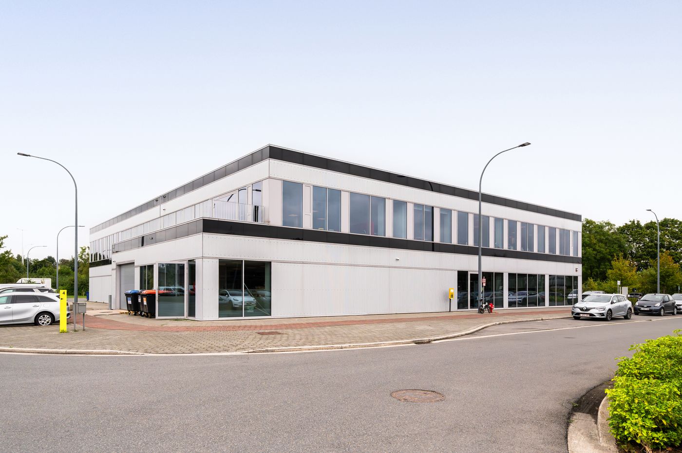 Investeringsopportuniteit: 2.039 m² lichtrijke kantoren, unieke visibiliteit naast R0. - foto 4