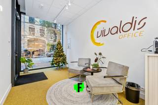 In de Rijselstraat, in het hartje van Ieper, stellen wij u dit prachtige handelspand met een triplex appartement voor. Dankzij de centrale ligging...