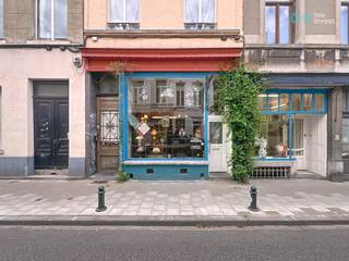 <p>✨ Te koop – Veelzijdig handelspand met kelder – Dublinstraat 33, Elsene ✨<br /><br />📍 Elsene – Wijk Place de Londres<br />💰 Vraagprijs: €295.000<br />📐 Totale oppervlakte: ±100 m² (65 m² gelijkvloers + 35 m² kelder)<br /><br />We Invest Brussel-Europa biedt u exclusief dit handelspand met groot potentieel aan, ideaal gelegen in een gegeerde straat, op een steenworp van Place de Londres en de Europese wijk.<br /><br />🔹 Beschrijving van het pand<br />Gelijkvloers: ±65 m², momenteel ingericht als ambachtsatelier (glas-in-lood)<br />Kelder: ±35 m² – voormalige koelkamer, ideaal voor opslag, voorraad of extra werkruimte<br />Individuele gasketel – geen gemeenschappelijke kosten<br />Bestemming: alle activiteiten mogelijk behalve horeca (winkel, kantoor, atelier, galerie, vrije beroepen, enz.)<br /><br />🔹 Troeven van de locatie<br />Strategische ligging: Elsene, Dublinstraat 33<br />Dynamische en zeer gezochte buurt: Place de Londres, Europese instellingen, openbaar vervoer, winkels, restaurants en diensten op wandelafstand<br />Uitstekende zichtbaarheid en bereikbaarheid<br /><br />📊 Technische kenmerken<br />Geen gemeenschappelijke kosten<br />Individuele gasverwarming<br />EPC: niet van toepassing (commerciële ruimte)<br /><br />💡 Waarom investeren?<br />Een veelzijdig handelspand met tal van exploitatiemogelijkheden, in een bloeiende en sterk gevraagde buurt. Ideaal voor investeerders, zelfstandigen of vrije beroepen die op zoek zijn naar een centrale locatie met karakter.<br /><br />📞 Info &amp; bezoeken op afspraak<br />Rebecca Hallal<br />We Invest Bruxelles-Europe<br />📱 Tél. : +32 472 12 62 42 | ☎️ 02 478 67 49<br />📧 Email : bruxelles.europe@weinvest.be<br /><br />🔎 Ontdek ook onze andere panden te koop in Elsene op 👉 www.weinvest.be</p>