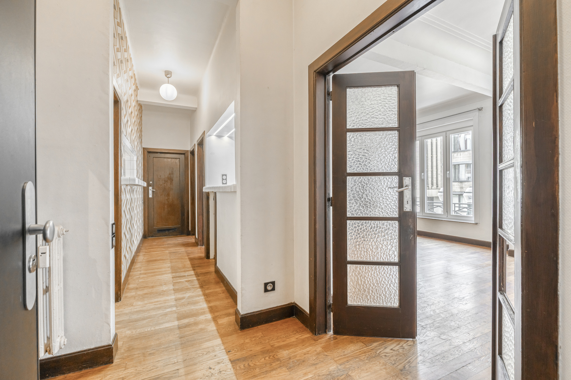 Ruim appartement met één slaapkamer in hartje Brussel - foto 4