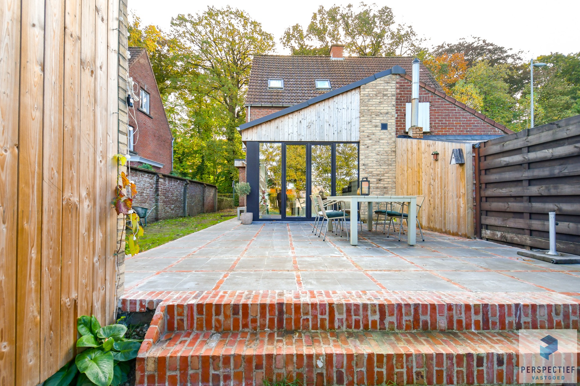 Uiterst GOED gelegen VERNIEUWDE woning met GROTE tuin - foto 3