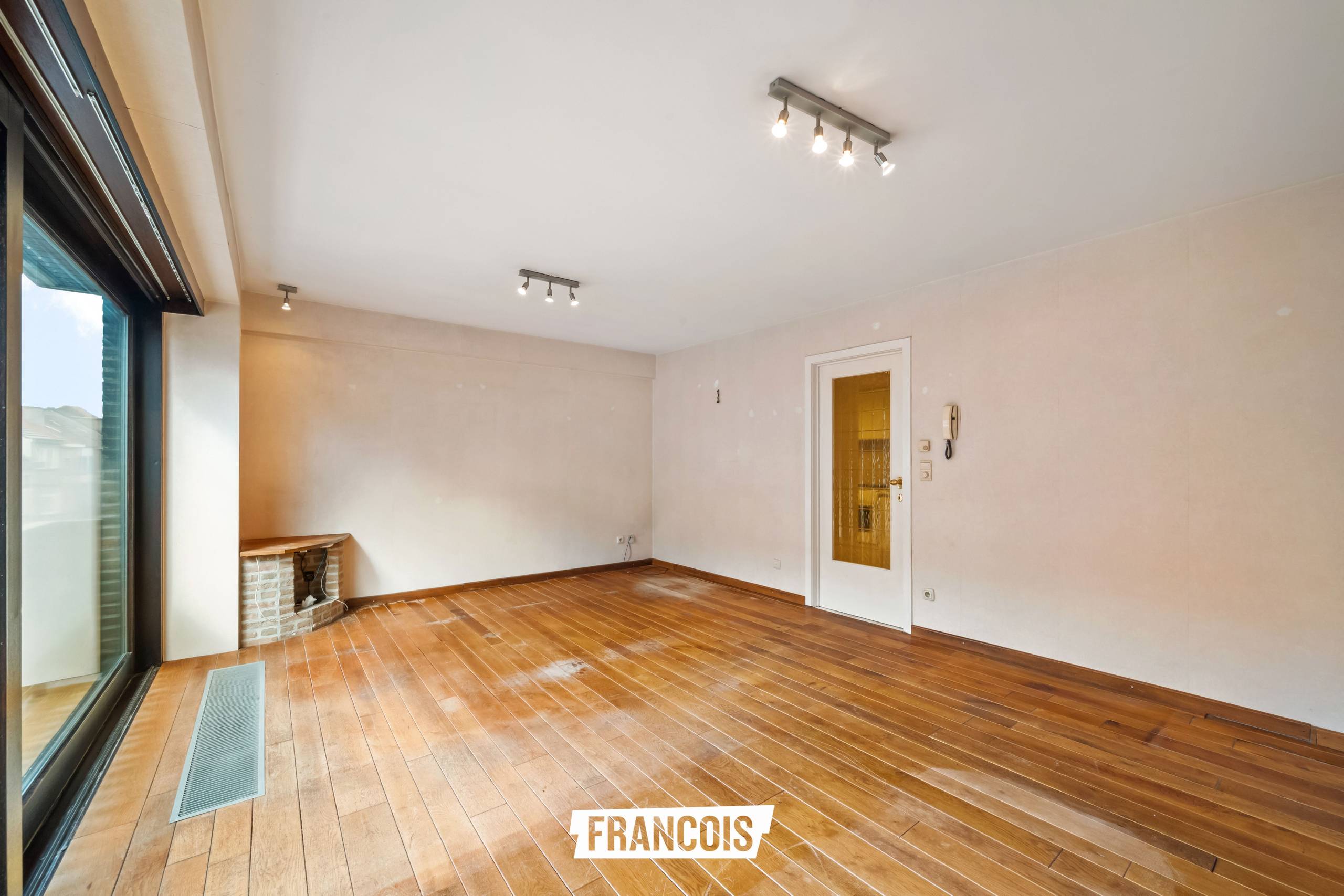 Ruim appartement nabij Petit Paris te Oostende. - foto 3