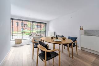 [[ DIT PAND NEEMT DEEL AAN DE ERA OPEN HUIZEN DAG OP 13/6 VAN 9:30 TOT 10:30 ]]Op een uitstekende locatie in de Londenstraat 3 te Gent bevindt zich...
