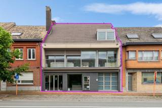 Are you looking for a strategically located real estate project with endless potential? This ready-to-use building in the center of Opwijk combines...