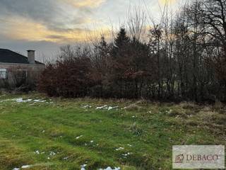 Bouwgrond voor OB op een toplocatie!<br /><br />De totale oppervlakte bedraagt 1.881m², met een breedte aan de straat van 20m. <br />Het perceel is westelijk georiënteerd.<br /><br />Plan en stedenbouwkundige voorschriften te verkrijgen op aanvraag.<br /><br />Meer info: www.debaco.be of bel ons op 014/73.77.77 voor bijkomende info!