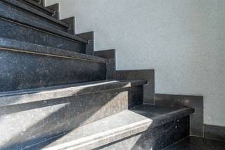 <p>In een verzorgd en kleinschalig gebouw bevindt zich dit aangename appartement met een doordachte en praktische indeling.<br /><br />De ruime living met open keuken geniet van veel natuurlijke lichtinval dankzij de grote raampartijen, wat zorgt voor een open en luchtig gevoel. De zonnige oriëntatie maakt het geheel extra aangenaam doorheen de dag.<br />Verder beschikt het appartement over een ruime en verzorgde badkamer en een functionele indeling die optimaal gebruik maakt van de beschikbare ruimte.<br /><br />Het gebouw is rustig en goed onderhouden, en wordt niet beheerd door een syndicus, wat zorgt voor een eenvoudig en overzichtelijk beheer.<br />Een ideaal appartement voor wie op zoek is naar licht, comfort en een praktische woonomgeving.</p><p>Wenst u meer informatie of had u graag een bezichtiging gewenst? Info@markasa.be<span></span> of 03/827.72.92</p>