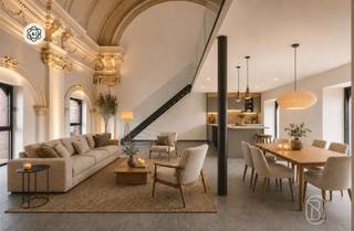 Uniek wonen in een voormalige kapel in het centrum van Celles. Dit volledig nieuw appartement bevindt zich op de eerste en bovenste verdieping van een karaktervol gebouw en biedt een woonbeleving die u nergens anders vindt. De indrukwekkende kapelarchitectuur werd prachtig geïntegreerd in het interieur, met behoud van authentieke elementen en een bijzonder zicht op het gewelfde plafond. De open mezzanine maakt deze woonruimte extra uniek en sfeervol.Het appartement beschikt over een apart toilet, een ruime leefruimte met open, volledig uitgeruste keuken, twee slaapkamers, een doucheruimte,. Vanuit de living leidt een open trap naar de mezzanine, die naar wens kan worden ingericht als bureau, leesruimte, speelruimte of extra zithoek.Het appartement werd volledig nieuw ingericht met kwalitatieve materialen en dient enkel nog op enkele punten na, te worden afgewerkt.Extra troeven zijn de vloerverwarming op gas, een gunstig PEB B, een private inkom. Geen gemeenschappelijke lasten.Gelegen in het centrum van Celles, is er een vlotte verbinding richting Avelgem, Ronse, Doornik en de omliggende gemeenten.Een uitzonderlijk appartement voor wie houdt van ruimte, karakter en architectuur met een verhaal.Dit zoekertje omvat enkele AI-gegenereerde visualisaties.Meer info of plan je bezoek: wim@immobeguin.beTe koop via Immo Beguin, uw vastgoedexpert sinds 2009, met kantoren in Ronse, Deinze, Waregem, Kortrijk, Nieuwpoort, Doornik en Lessen en Moeskroen.