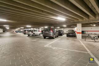 Spacieux box de garage souterrain, ainsi qu'un emplacement souterrain, à vendre dans un endroit très central et recherché à Berchem. Les deux...
