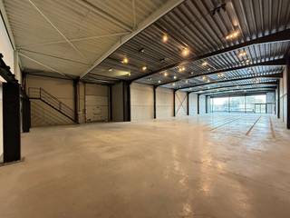 Multifunctioneel showroom- of handelspand van 655 m², fantastisch gelegen langs de Staatsbaan (N9) in Maldegem met vlotte verbinding naar Eeklo,...