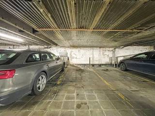 Fantastisch gelegen autostaanplaats op de Waterloosesteenweg 802 te Ukkel nabij Terkamerenbos en alle faciliteiten/Winston Churchill. Ruime...