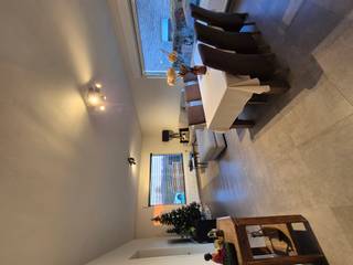 Instapklaar open huis aan de Abeelseweg in Poperinge, vlot bereikbaar via de belangrijkste invalswegen. Deze karaktervolle woning, gebouwd voor 1850,...